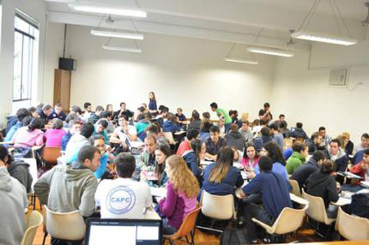 Students sitting at tables at University of São Paulo School