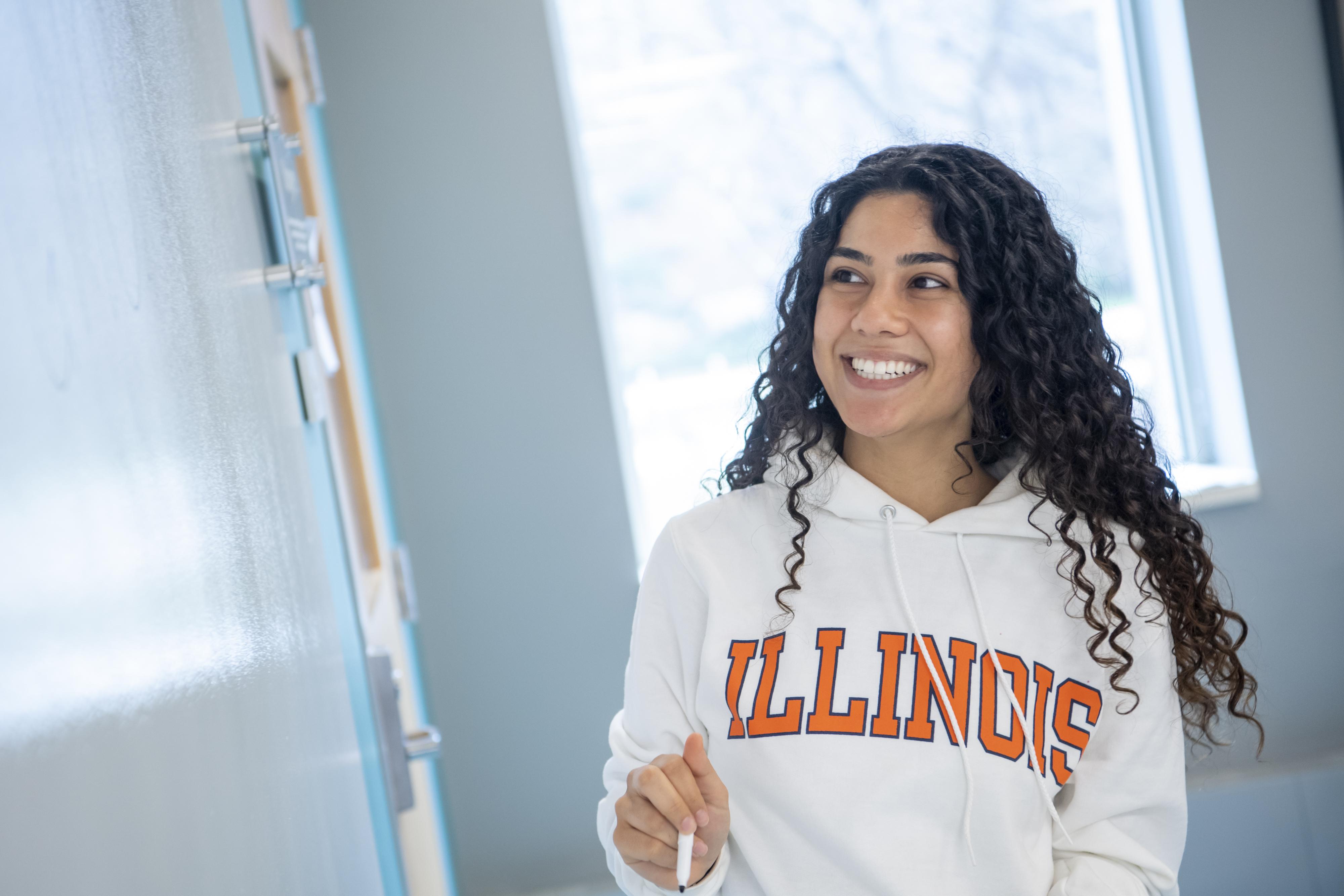 student smiling wearing an illinois shirt