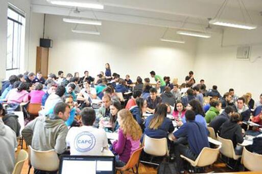 Students sitting at tables at University of São Paulo School