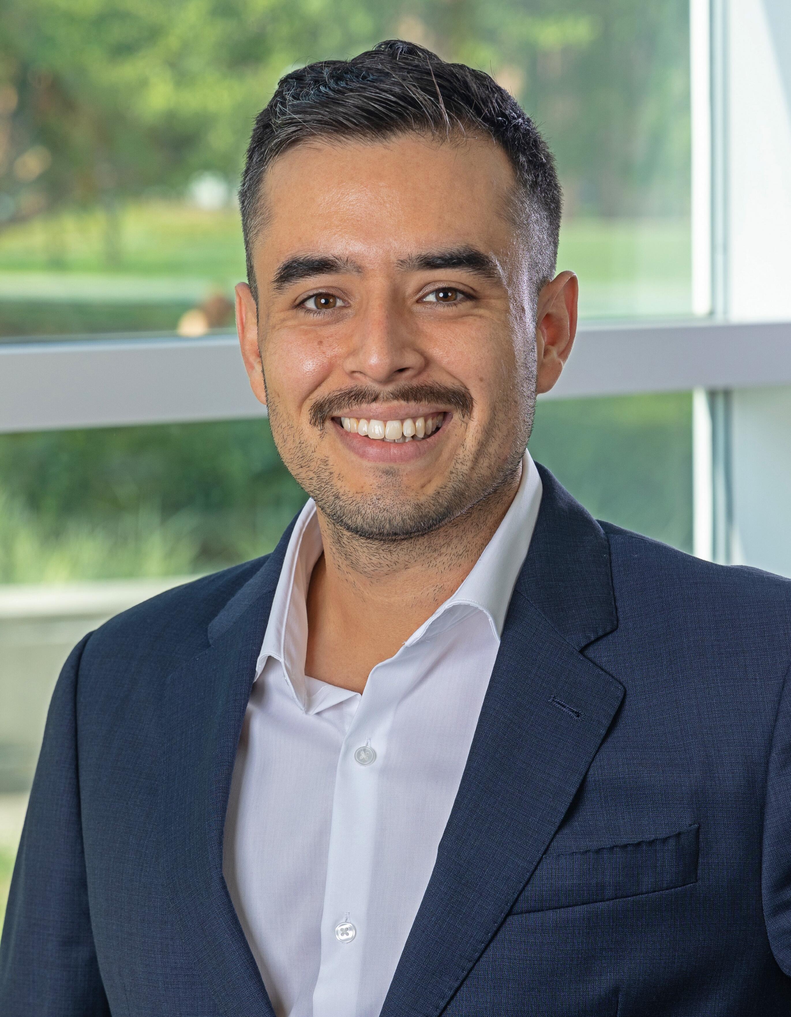Ivan Flores headshot